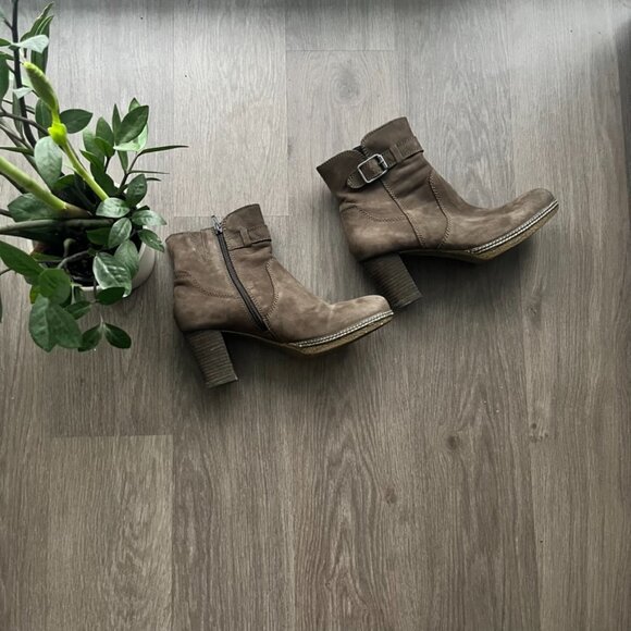 Gabor Brown Suede Ankle Booties - Picture 4 of 10